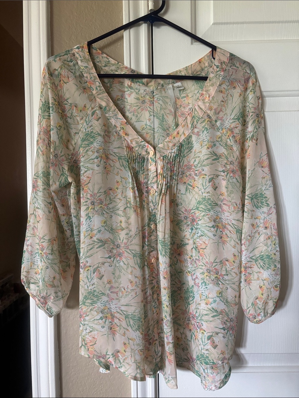 LC Lauren Conrad Cream Floral Pintuck V-Neck Blouse